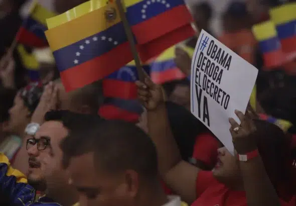 People waving Venezuelan flags alongside a banner reading: "Obama repeal the Executive Order now!" Photo: File photo.