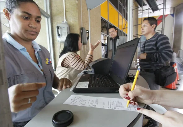 Venezuelans registering and updating their electoral registry during a special operation launched by the National Electoral Council (CNE). Photo: CNE/File photo.
