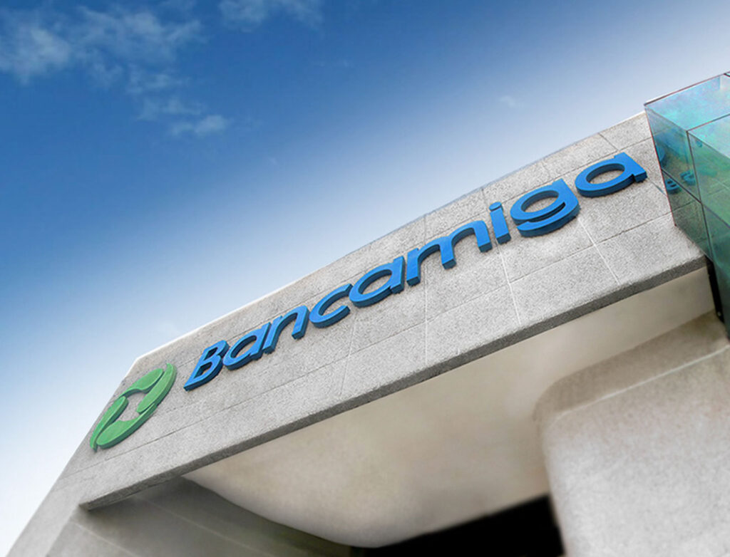 Bancamiga branch showing the logo of the Venezuelan bank. Photo: Bancamiga.