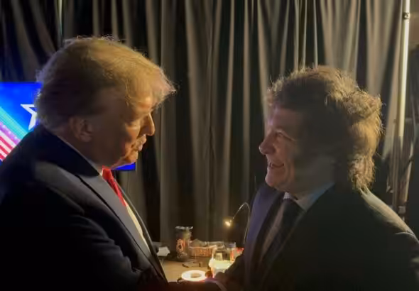 Former US President and current Republican presidential candidate Donald Trump greets Argentina's President Javier Milei at the annual meeting of the Conservative Political Action Conference (CPAC) in National Harbor, Maryland, on Saturday, February 24, 2024. Photo: Argentinian Presidency.