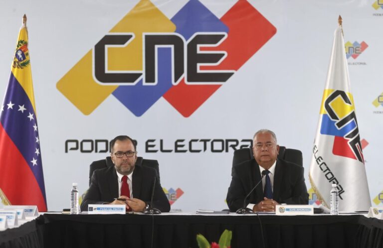Venezuelan Foreign Affairs Minister Yván Gil and National Electoral Council President Elvis Amoroso at a press conference, April 4, 2024. Photo: EFE/Miguel Gutiérrez.