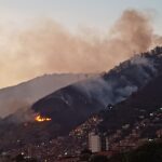 A forest fire in La Pastora, Caracas, on Monday afternoon. Photo: Alejandro Martínez.