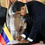 Venezuelan President Nicolás Maduro signs the Organic Law for the Defense of Guayana Esequiba, April 3, 2024. Photo: Presidential Press.