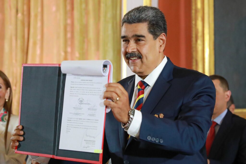 Venezuelan President Nicolás Maduro shows the just signed Organic Law for the Defense of Guyana Esequiba at the Venezuelan parliament, April 3, 2024. Photo: X/@delcyrodriguezv.