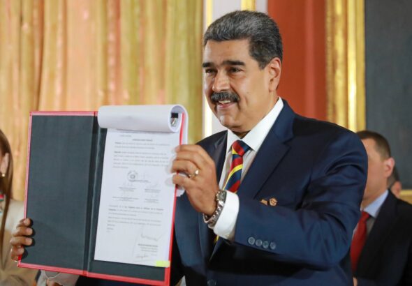 Venezuelan President Nicolás Maduro shows the just signed Organic Law for the Defense of Guyana Esequiba at the Venezuelan parliament, April 3, 2024. Photo: X/@delcyrodriguezv.