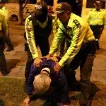 Mexican diplomat Roberto Canseco, charge d'affaires of the Mexican embassy in Ecuador, being pushed to the ground by Ecuadorian police while the diplomat was trying to stop the kidnapping of Jorge Glass. Photo: X/@virgiliohernand.