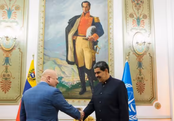 Venezuelan President Nicolás Maduro (right) shakes hands with the International Criminal Court Prosecutor Karim Khan (left) at Miraflores Palace on Monday, April 22, 2024. Photo: X/@NicolasMaduro.