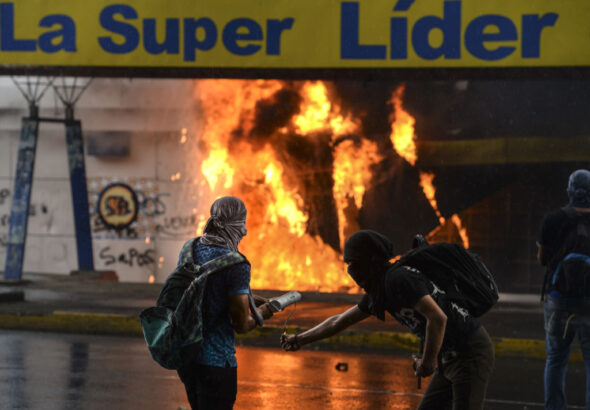 Violent protestors burning down Radio YA in Managua, Nicaragua, on May 2018. Photo: W. Lopez/La Prensa/File photo.