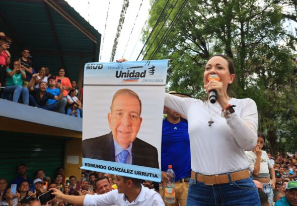 Venezuelan far-right politician María Corina Machado campaigning in the Venezuelan countryside, holding a poster with the photo of Edmundo Gonzalez Urrutia. Photo: X/@alcaldeledezma.