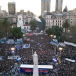 Hundreds of thousands mobilize against the public university budget in Buenos Aires. Photo: Tiempo Argentino.