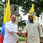 Venezuelan Foreign Minister Yvan Gil (left) shaking hands with his acting Colombian counterpart Luis Gilberto Murillo (right). Photo: X/@yvangil.