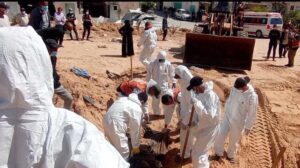Palestinian civil defense teams have unearthed a mass grave at the Nasser hospital in Khan Yunis two weeks after the withdrawal of Israeli forces from the southern Gaza city. Photo: The Cradle/File photo.