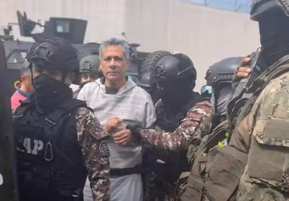 Former Ecuadorian Vice President Jorge Glas enters La Roca prison in handcuffs after being abducted by the Ecuadorian Police from the Mexican embassy in Quito. Photo: Ecuador National Police.