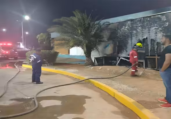 Firefighters finishing extinguishing a fire in the Genesis Petit Oncology Hospital in Zulia state, Venezuela, on Sunday, March 31, 2024. Photo: El Regional del Zulia.