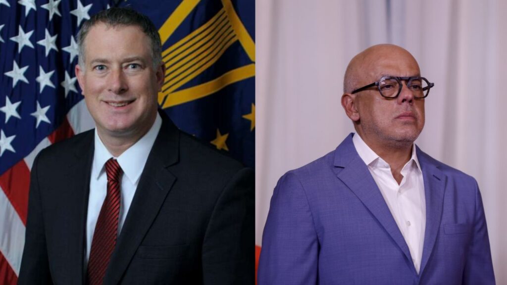 Venezuelan National Assembly President Jorge Rodríguez (right) and White House Senior Director of Western Hemisphere Affairs Daniel Erickson (left). Photo: TVP World.