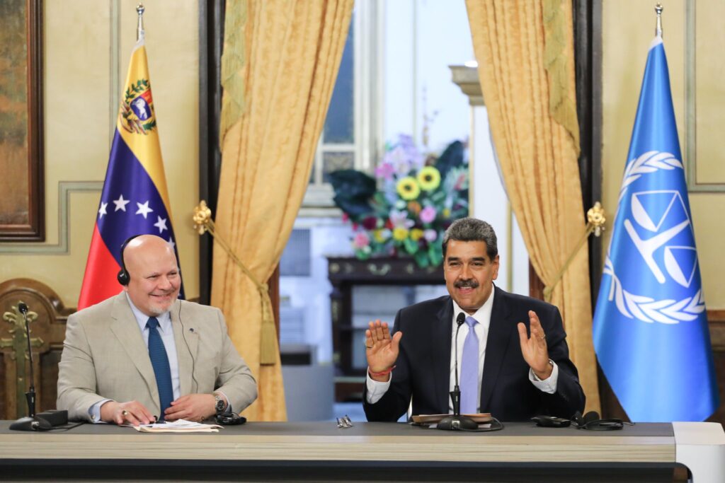 Venezuelan President Nicolás Maduro (right) in a press conference next to ICC Prosecutor Karim Khan (left) in Miraflores Palace, Caracas, on Tuesday, April 23, 2024. Photo: Presidential Press.