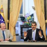 Venezuelan President Nicolás Maduro (right) in a press conference next to ICC Prosecutor Karim Khan (left) in Miraflores Palace, Caracas, on Tuesday, April 23, 2024. Photo: Presidential Press.