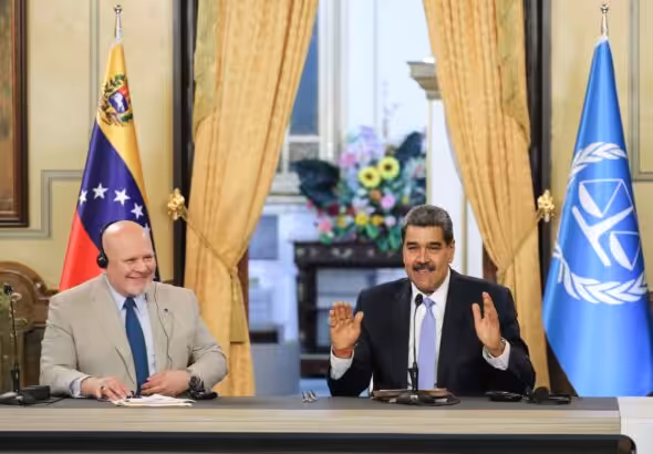 Venezuelan President Nicolás Maduro (right) in a press conference next to ICC Prosecutor Karim Khan (left) in Miraflores Palace, Caracas, on Tuesday, April 23, 2024. Photo: Presidential Press.