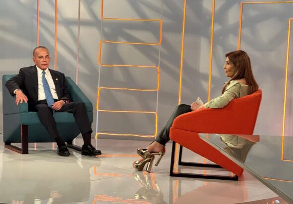 Zulia governor and Un Nuevo Tiempo presidential candidate Manuel Rosales during the interview at Venevision. Photo: Venevision.