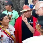 PSUV Zulia state leader Mario Isea dialoguing with Yukpa protestors in Zulia state on Saturday, April 13, 2024. Photo: Sergio Suárez/Radio Fe y Alegria.