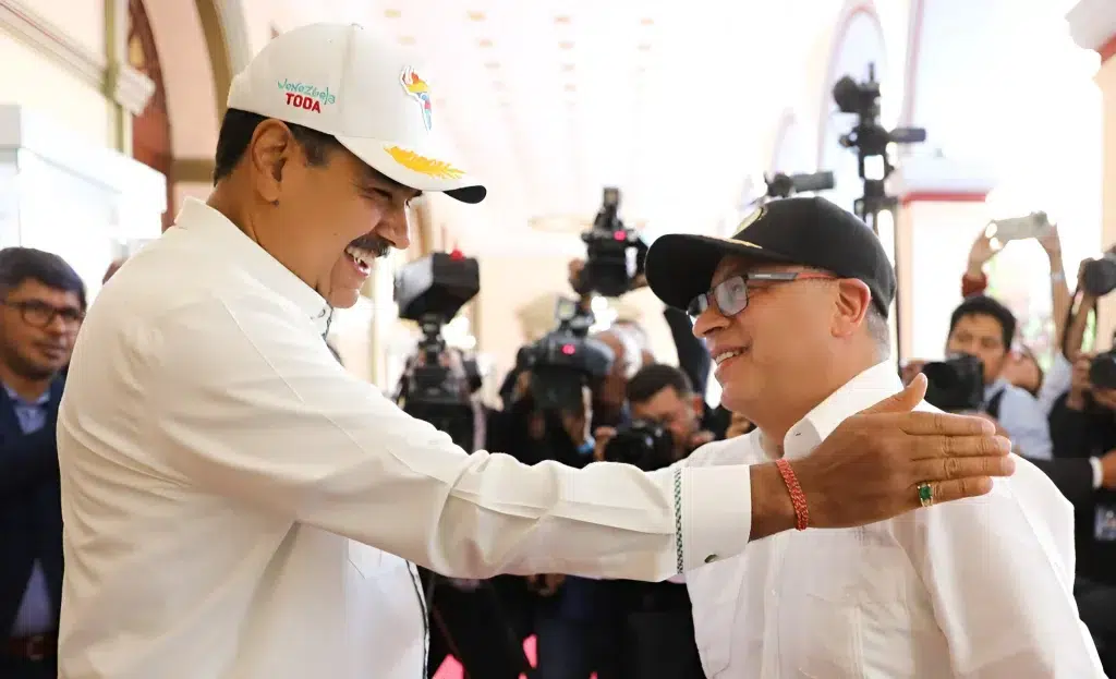 Venezuelan President Nicolás Maduro (left) greets Colombian President Gustavo Petro (right) during a presidential meeting at Miraflores Palace, Caracas, Venezuela, April 9, 2024. Photo: Presidential Press.