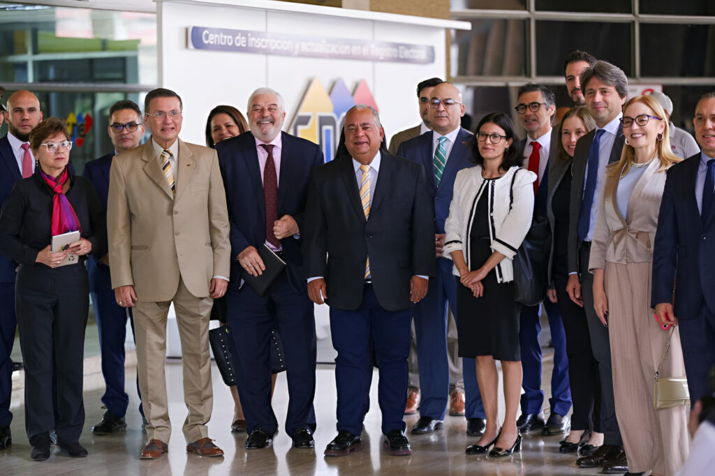 Venezuela's National Electoral Council authorities bid farewell to the United Nations delegation of electoral experts, who were in the country in preparation for the July 28 presidential elections. Photo: CNE.