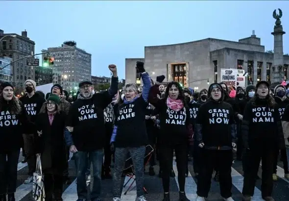 Over 300 hundred Jewish anti-war demonstrators during a Passover seder in Brooklyn, New York, April 23, 2024. Photo: Andres Kudacki/Associated Press.