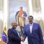 São Tomé and Príncipe's Prime Minister Patrice Émery Trovoada (left) and his Venezuelan counterpart President Nicolás Maduro (right), shaking hands at Miraflores Palace in Caracas on Thursday, May 29, 2024. Photo: Presidential Press.