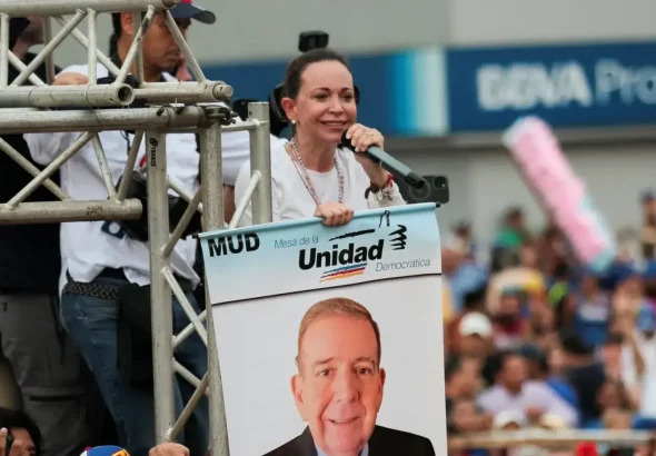 Far-right Venezuelan politician María Corina Machado holding  a poster for the PUD candidate Edmundo González, during a political rally in Maracaibo, Zulia state. Photo: X/@ReporteYa.