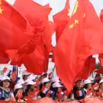 People welcome Chinese President Xi Jinping in Paris, France, May 5, 2024. Photo: Xinhua/Lu Ye.