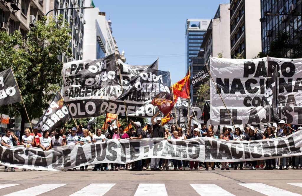 Protestors holding national strike banners during a demonstration in Buenos Aires in 2022. Photo: El Polo Obrero/file photo.
