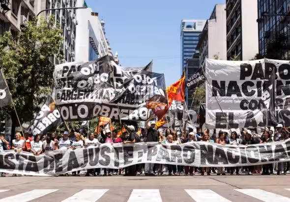 Protestors holding national strike banners during a demonstration in Buenos Aires in 2022. Photo: El Polo Obrero/file photo.