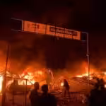 A Palestinian refugee camp burns after a new Israeli bombing, killing dozens of defenseless women and children, Rafah, southern Gaza, Palestine, May 26, 2024. Photo: Reuters.