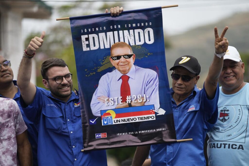 Un Nuevo Tiempo party banner with a photo of far-right PUD candidate Edmundo González at a political rally in La Victoria, Aragua state, May 18, 2024. Photo: Ariana Cubillos/AP.