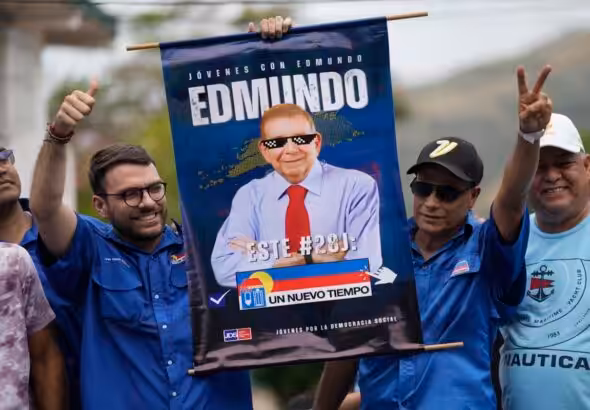 Un Nuevo Tiempo party banner with a photo of far-right PUD candidate Edmundo González at a political rally in La Victoria, Aragua state, May 18, 2024. Photo: Ariana Cubillos/AP.
