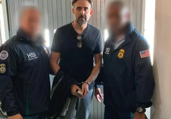 Luis Fernando Vuteff, son-in-law of Venezuelan far-right politician Antonio Ledezma, after being deported from Spain under the custody of US Homeland Security Investigations (HSI) agents at the Miami International Airport on August 2022. Photo: Homeland Security Investigations/File photo.