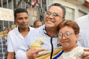 Featured image: Venezuelan presidential candidate Benjamín Rausseo campaigns in Caracas. Photo: Mundo Oriental.