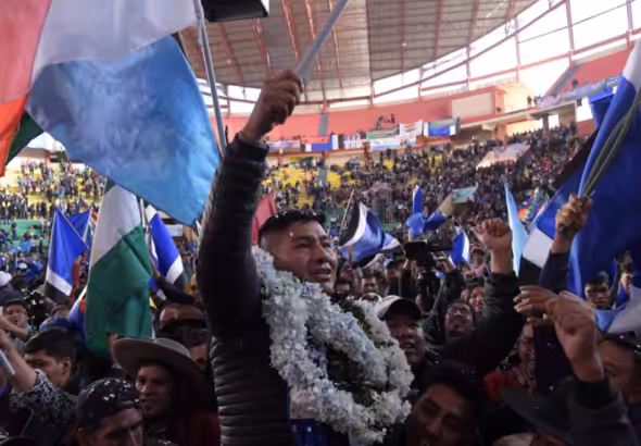 Grover García, newly elected president of Bolivia's Movement Towards Socialism, among supporters. Photo: Resumen Latinoamericano.