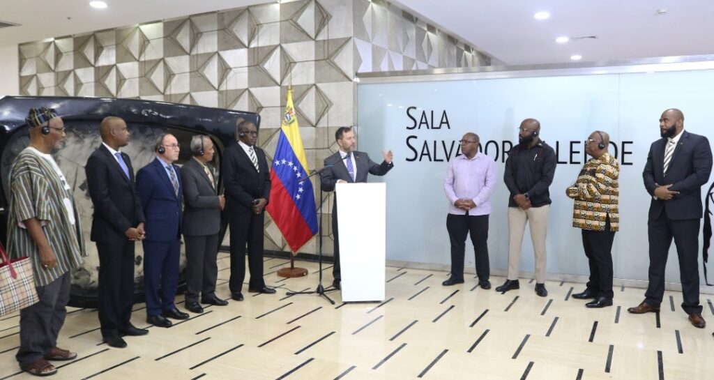 Venezuelan Foreign Affairs Minister Yván Gil welcomes delegates before the start of the Caribbean Regional Seminar of the United Nations Special Committee on Decolonization, in Caracas, May 15, 2024. Photo: MPPRE.