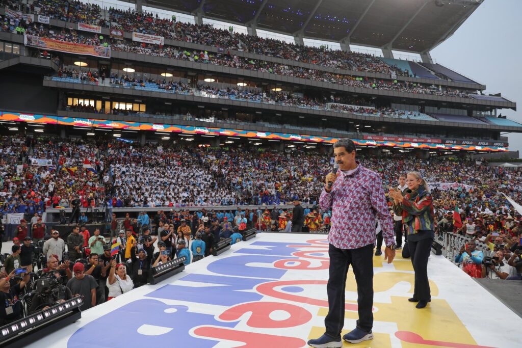 Venezuelan President Nicolás Maduro and his wife, National Assembly Deputy Cilia Flores greeting the audience during the opening ceremony of the Viva Venezuela World Festival at the Simón Bolivar Stadium in Caracas, May 10, 2024. Photo: Presidential Press.