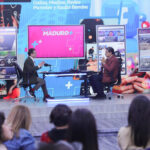 President Maduro speaks with Juan Carlos Monedero on television. Photo: Alba Ciudad.