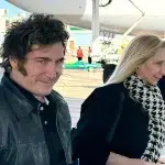 Argentinian President Javier Milei and his sister Karina Milei before boarding the presidential plane to head to Spain on a private trip. Photo: Data Clave.