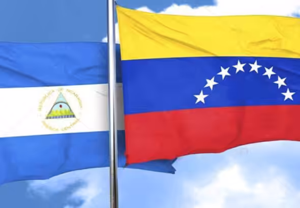 Flags of Nicaragua and Venezuela. Photo: El19Digital/File photo.