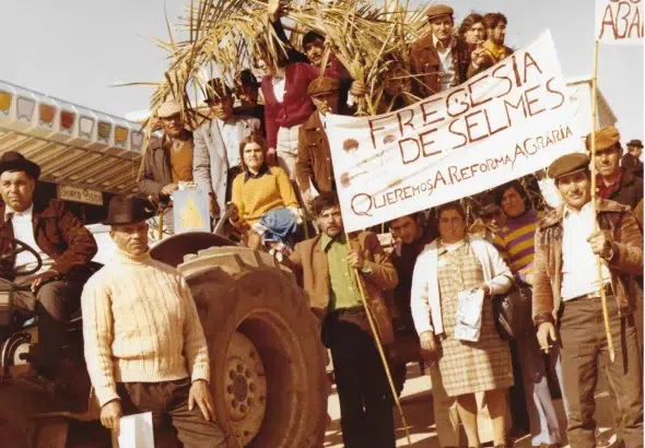 Peasants in Beja demanding agrarian reform, 1974. Photo: John Green (England).