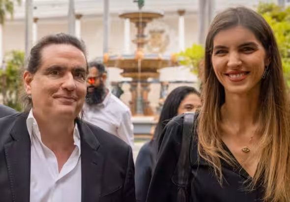 Venezuelan diplomat Alex Saab (left) and his wife Camilla Fabri Saab (right) in Venezuela. Photo: EFE.
