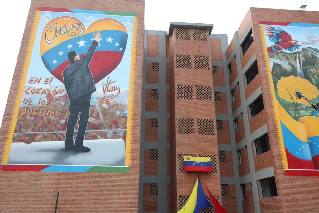 Housing at the Padre Jorge Rodríguez neighborhood in Antimano, Caracas. Photo: Instagram/@carmentmelendezr.