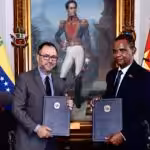 Venezuelan Foreign Affairs Minister Yván Gil (left) and Mozambican Deputy Foreign Minister Manuel José Gonçalves (right) hold copies of the bilateral agreements signed on May 10, 2024, in Caracas, Venezuela. Photo: X/@yvangil.