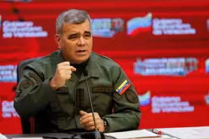 Venezuelan Defense Minister Vladimir Padrino addresses the press at Miraflores Palace, Caracas. Photo: Reuters/Manaure Quintero.