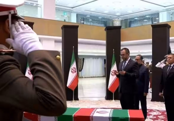 Venezuelan Foreign Minister Yván Gil, escorted by the Venezuelan ambassador in Iran, José Rafael Silva, paying tribute to the martyred Iranian President Ebrahim Raisi in Tehran, Iran, on Wednesday, May 22, 2024. Photo: Venezuelan Ministry for Foreign Affairs.