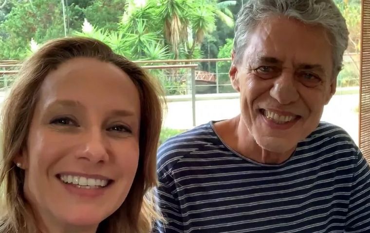 Chico Buarque and his wife Carol Proner are among those signing the petition to be delivered to President Lula. Photo: MercoPress.